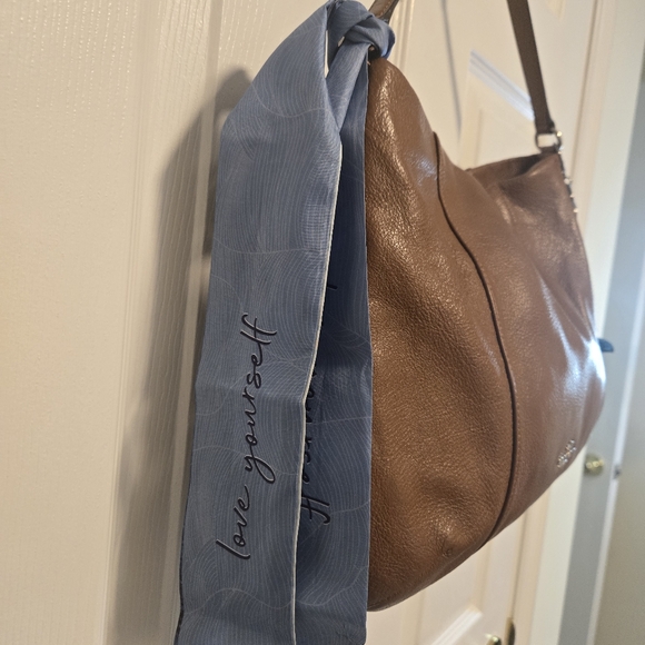 Coach Isabella Leather Shoulderbag - Picture 3 of 16